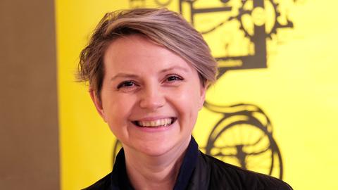 Wolha Hapejewa während einer Lesung in der Villa Stuck (2022)