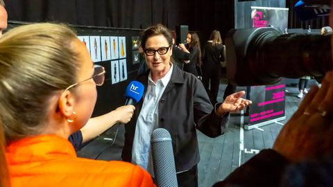 Die Schauspielerin Charlotte Schwab im hr2-Interview