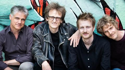 Jo Beyer (dr), Sven Decker (sax), Felix Elsner (p), Andreas Wahl (g)