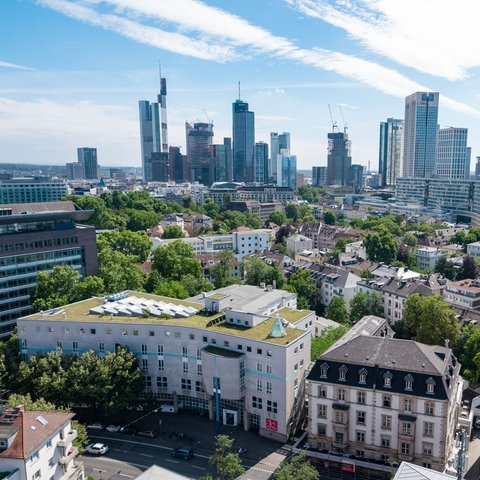 Luftbild des Hauptgebäudes der HfMDK in der Eschersheimer Landstraße