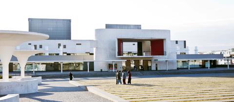 Frontalansicht des Staatstheater Darmstadt