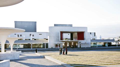 Frontalansicht des Staatstheater Darmstadt