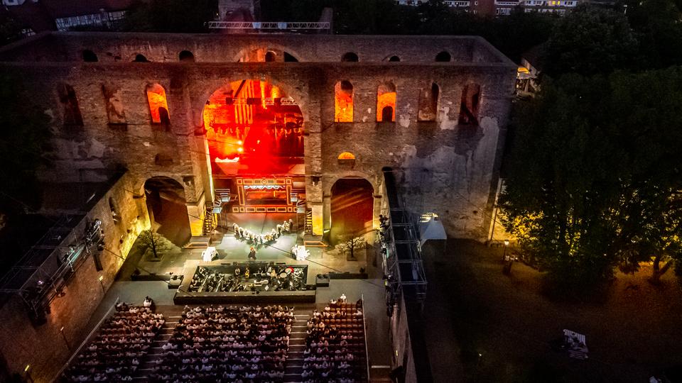 Stiftsruine während der Festspiele Bad Hersfeld